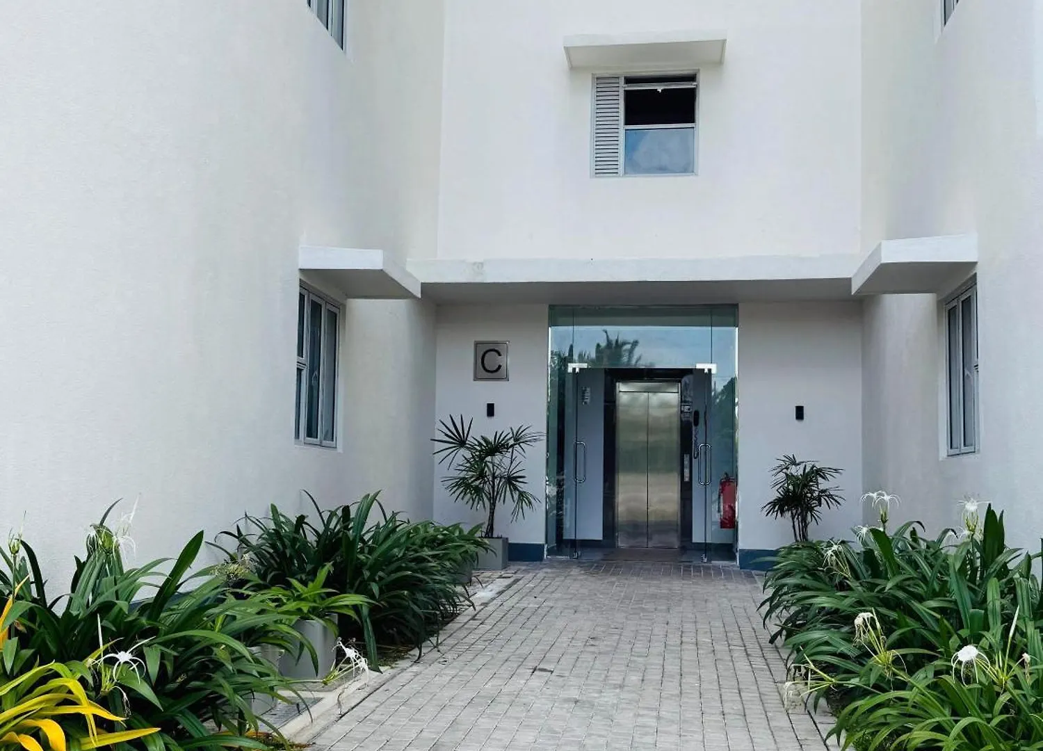 Airport S4 Apartment نيجومبو