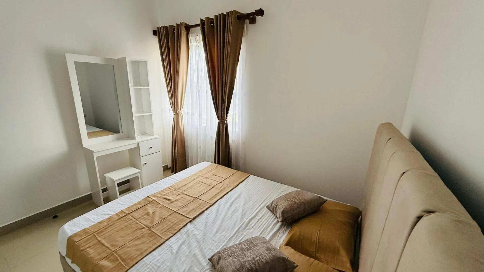 Airport S4 Apartment نيجومبو