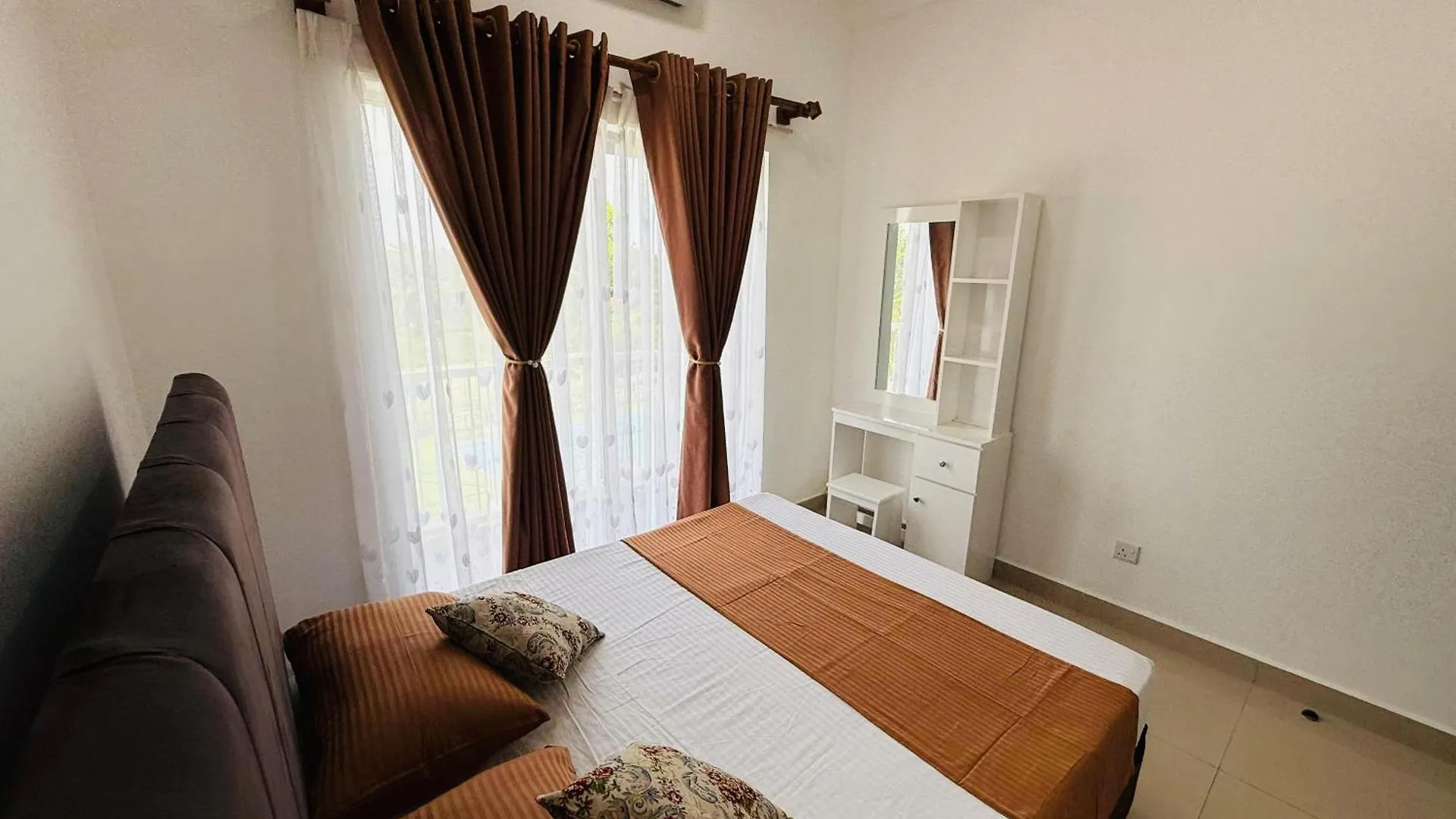 Airport S4 Apartment نيجومبو 0*,