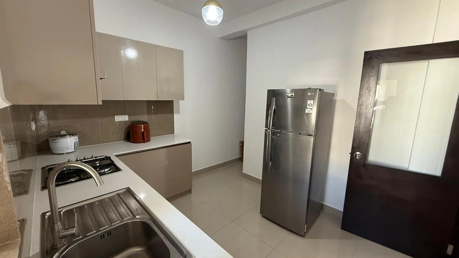 Airport S4 Apartment نيجومبو