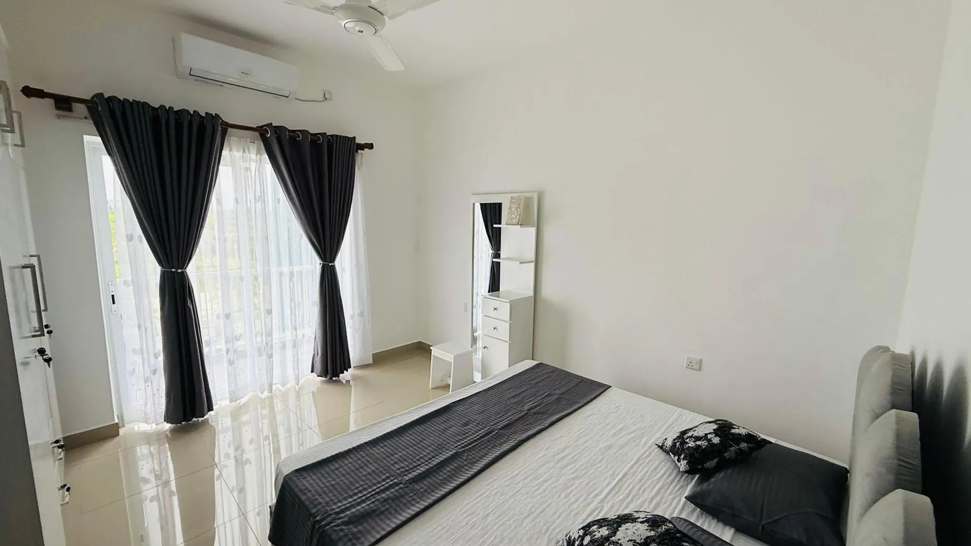 Airport S4 Apartment نيجومبو
