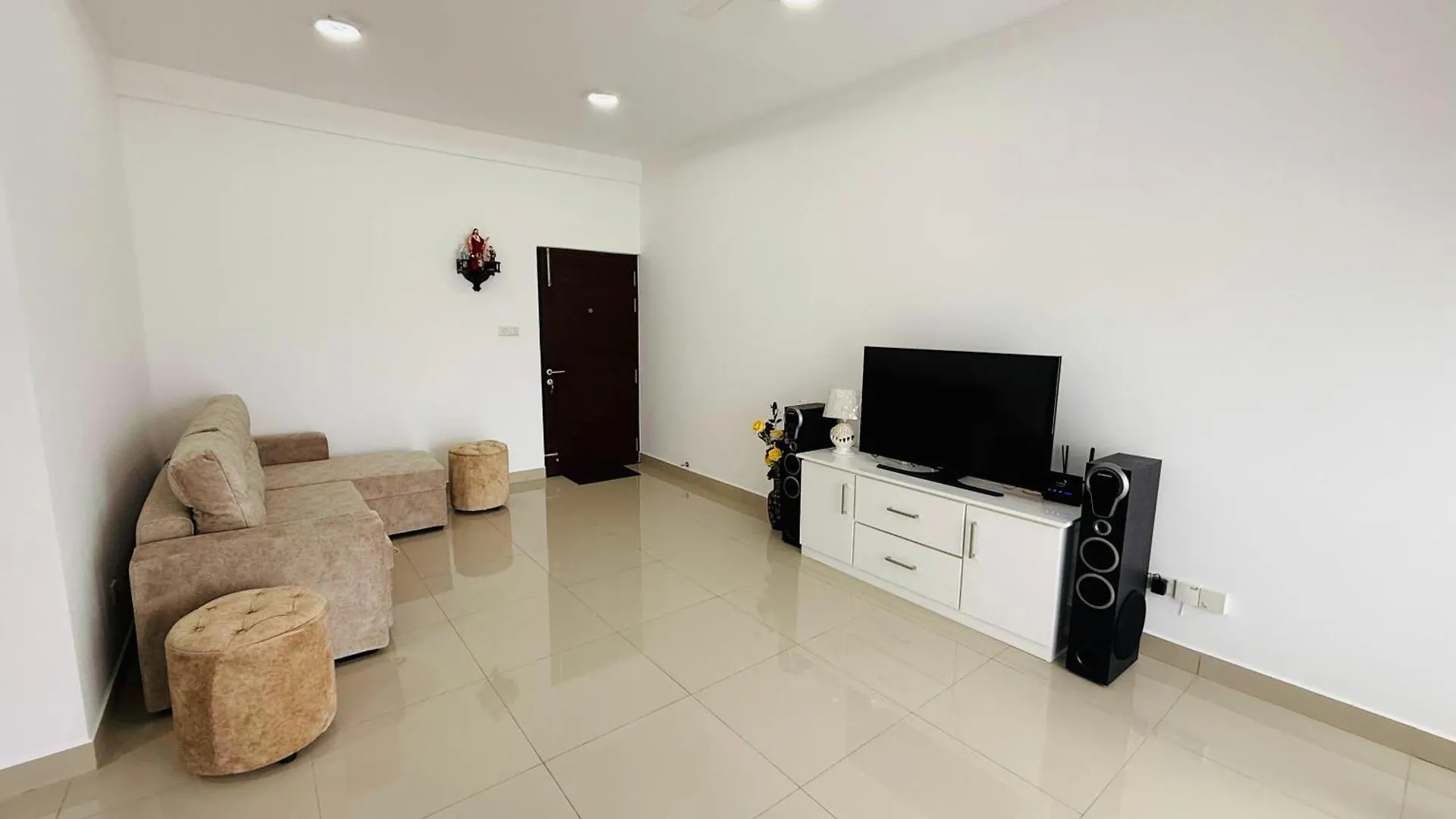 Airport S4 Apartment نيجومبو 0*,